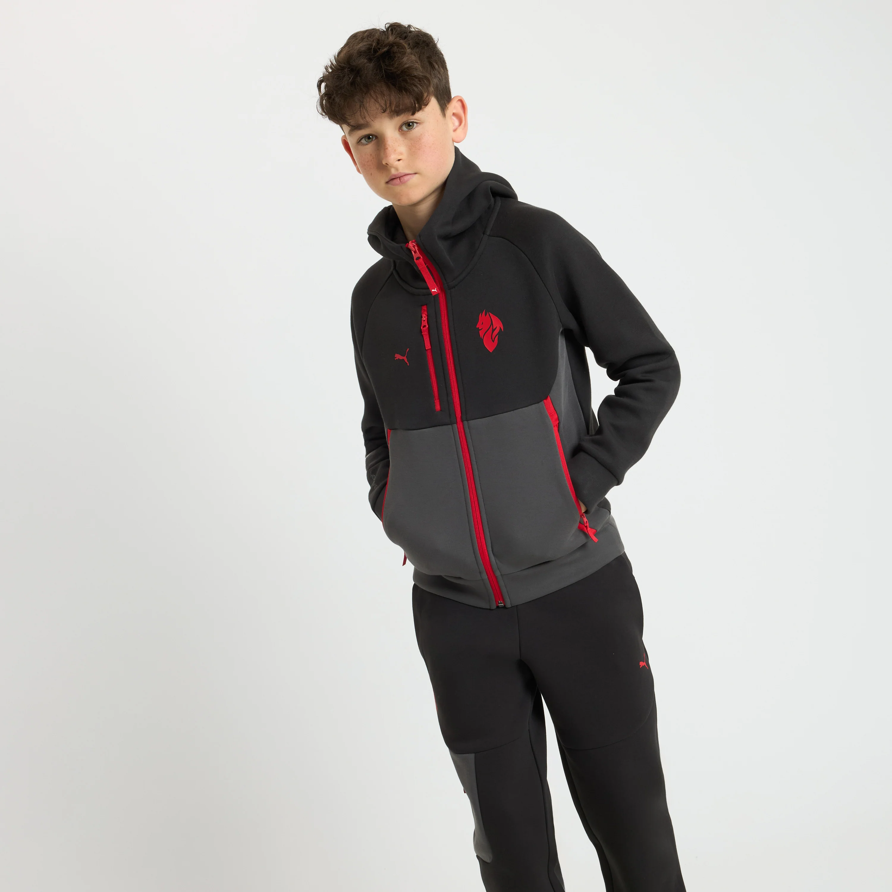 FELPA NERA BAMBINO MILAN PUMATECH 2025/26 CON ZIP E CAPPUCCIO - Image 3