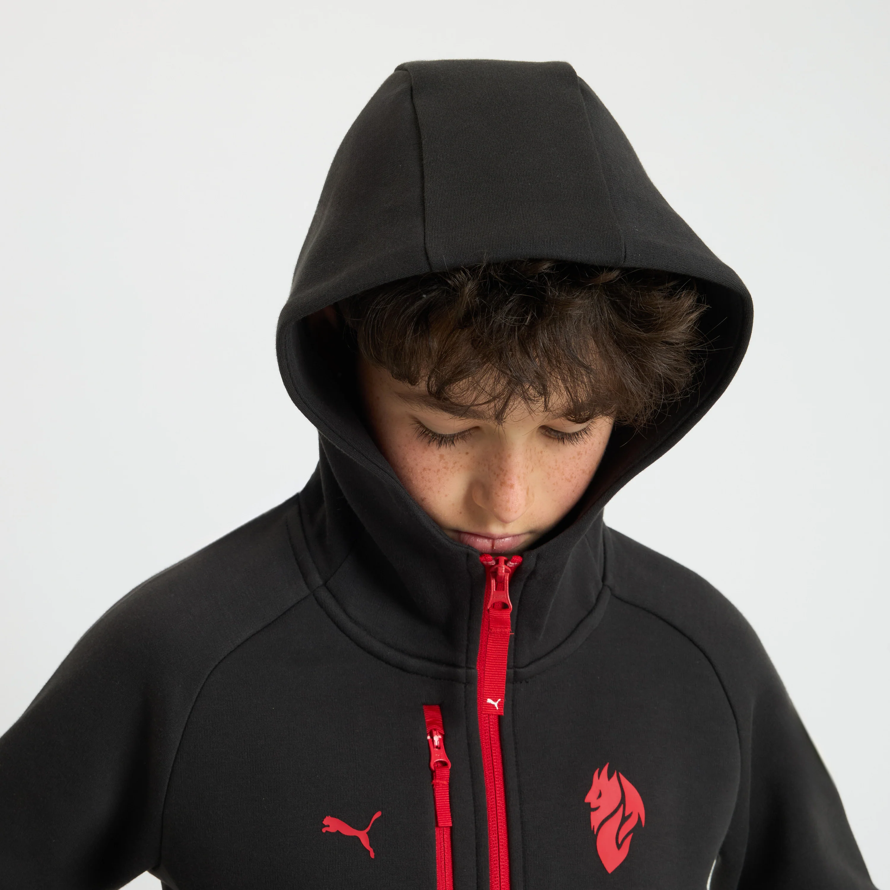 FELPA NERA BAMBINO MILAN PUMATECH 2025/26 CON ZIP E CAPPUCCIO - Image 6